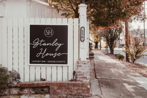 Stanley House Inn - Housity