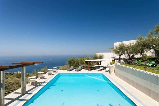 Villa con piscina privata sul mare giardini e terrazze - Housity