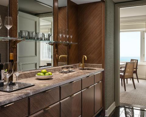 Four Seasons Chicago - Housity
