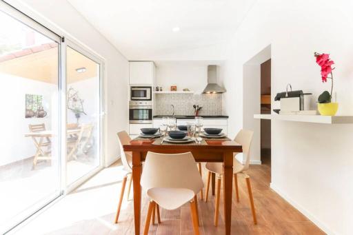 CAPARICA BEACH VILLA - Housity