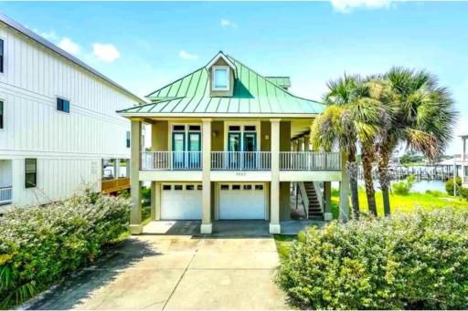 Palm Harbor 322 Mariner Circle by Bender Vacation Rentals - Housity