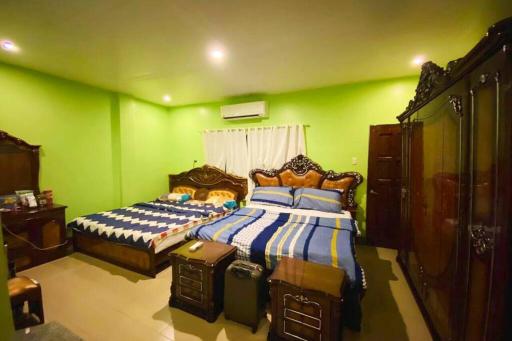 B2 - Spacious 3BR House with Netflix, Fiber Wifi, Parking, Balcony - Housity