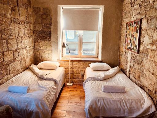 Kohtu Apartment Unique - Housity