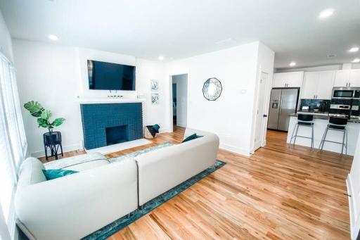 All New! King Bed! 3 Miles to Downtown! - Housity