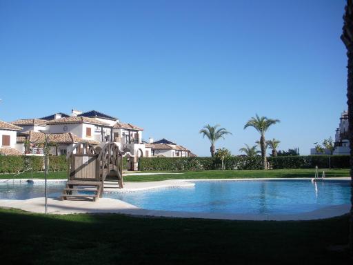 Ático En Exclusivo Complejo En La Playa De Vera - Housity