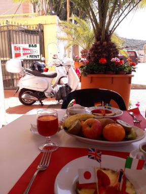 Hotel Villarosa con Vespa Rent - Housity