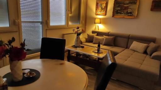 Bakin stan Centar - Housity