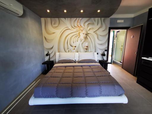 Relais Du Port - Capri Luxury Suite with Jacuzzi - Housity