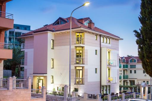 Hotel Swiss Holiday - Housity