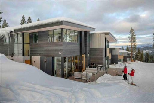 Stellar Mountainside luxury ski-in-ski-out home. - Housity