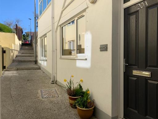 Bijou Beery, beautiful garden flat in village location - Housity