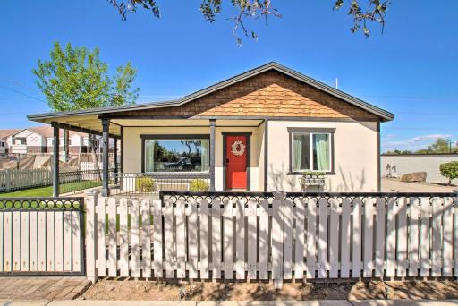 Gilbert Home with Fire Pit Walk to Downtown! - Housity