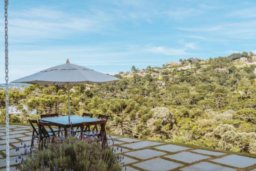 Casa com lareira, garagem e vista para montanhas - Housity