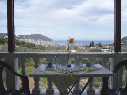 Alexandros Rooms & Studios - Housity