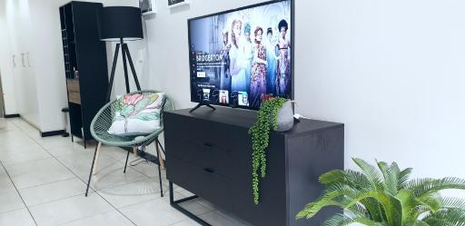 Secure, Self-catering Studio in Sunninghill, Sandton - Housity