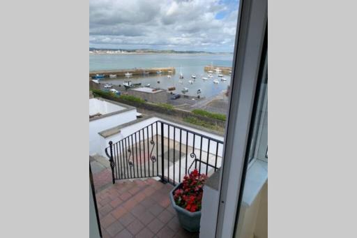 Hillhead House, 4* Rated NITB - Stunning Sea Views - Housity