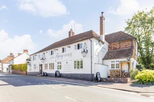 New Flying Horse Inn - Housity