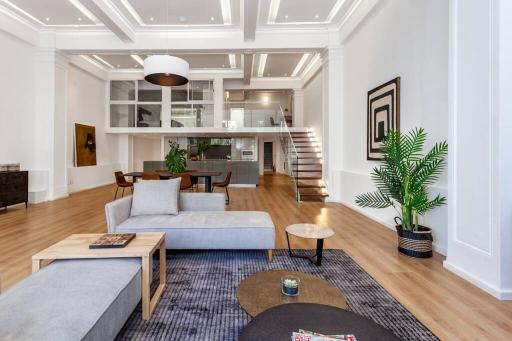 A The Address - 24HR Security, Washer, Modern Family 3 Bedroom - Housity