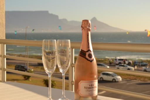 KiteView - Spacious 2 Bedroom with iconic views - Housity