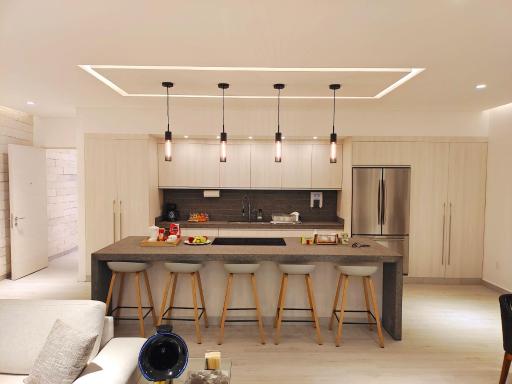 1st Luxury Warehouse - Housity
