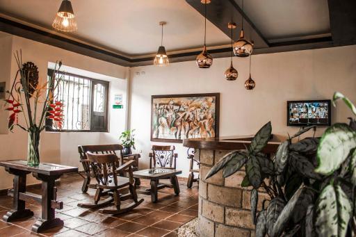 Hotel Los Portales Inn - Housity