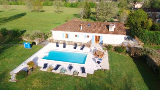 Maison spacieuse a Saint Pierre de Cole avec piscine privee - Housity