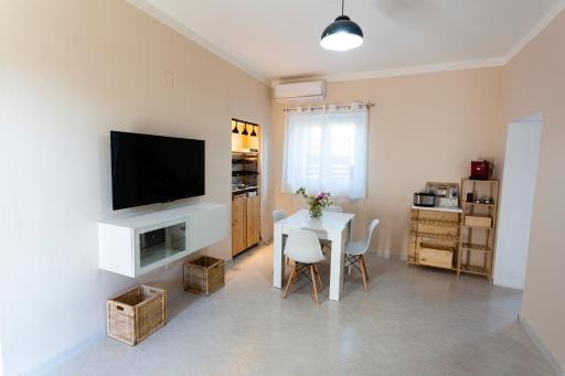 All'ombra del pino - Housity