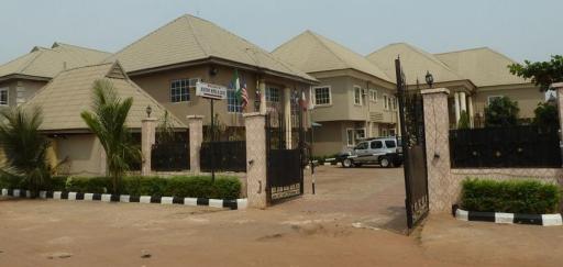 Room in Lodge - Definite Destiny Hotel - Housity