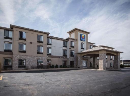 Comfort Inn Crystal Lake - Algonquin - Housity