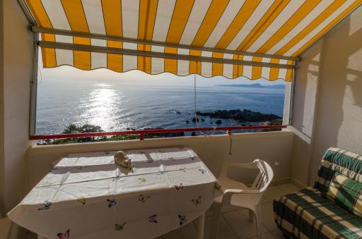 Fantastic studio, 2 min from the beach, sea view ! - Housity