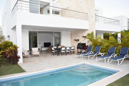 Spacious Villa with Beach Club WiFi & Private Pool - Housity