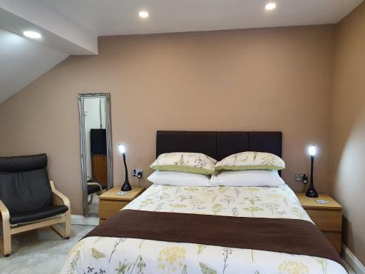 Self contained accommodation - Housity