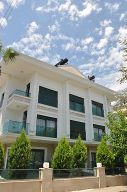 X SUITE APART - Housity