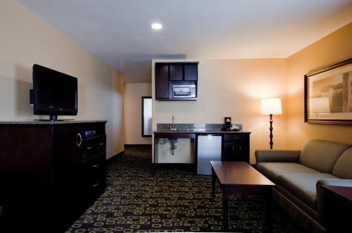 Holiday Inn Express Hotel & Suites Woodland Hills, an IHG Hotel - Housity