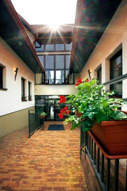 Hotel BELASSI - Housity