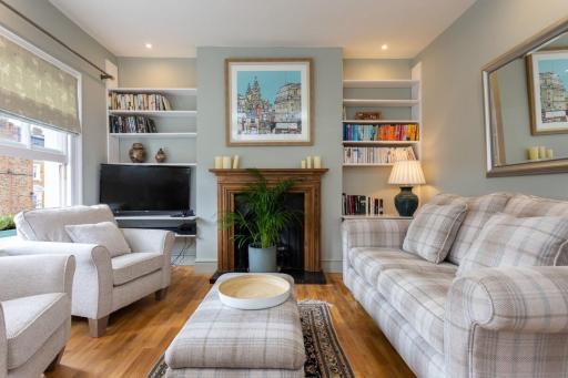 Quaint 2 Bedroom Flat - 9 Minutes Walk To Vauxhall Tube - Housity