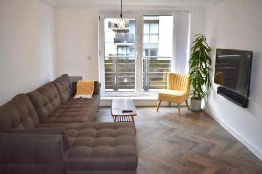 Stylish and Super-Central 2 Bedroom Modern Apartment - Housity