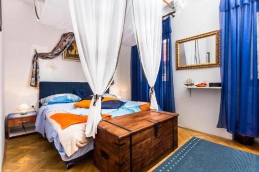 Blue Symphony Old Town - Housity