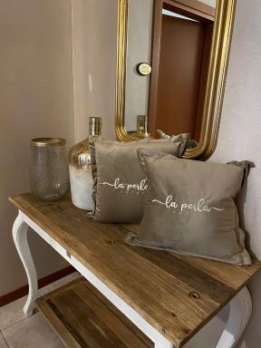 Hotel La Perla - Housity