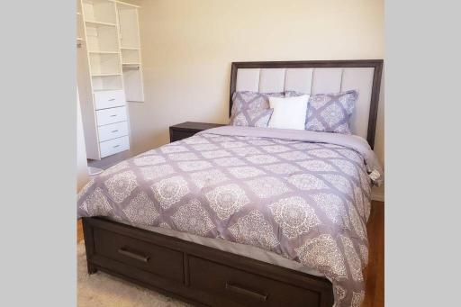 Spacious home with master suite, office and new bathrooms - Housity