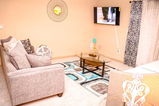 Easy Access luxurious kingbed with facilities yet to be opened - Housity