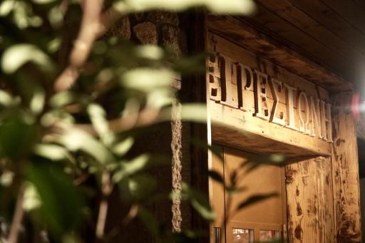 Xenonas Iresioni - Housity