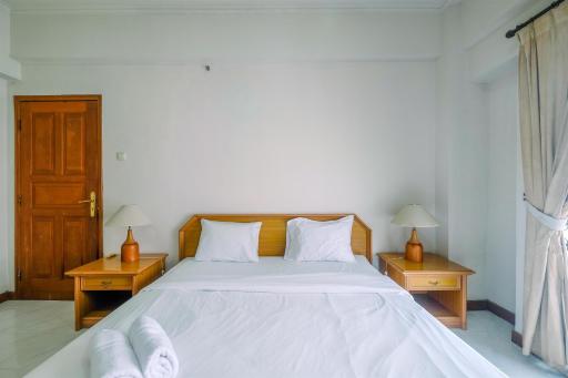 Spacious and Strategic 3BR Kondominium Juanda Apartment By Travelio - Housity