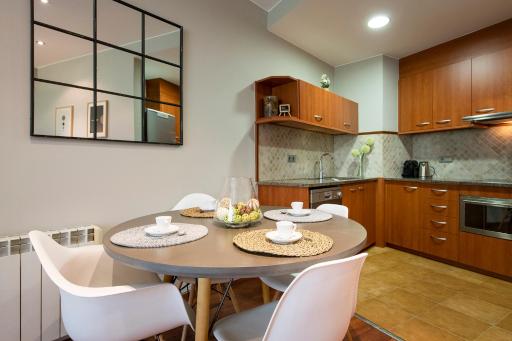 UP ROOMS BANYOLES - Housity
