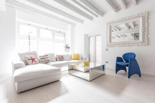 Unique 4 Storey House on Naviglio 4Bd, 4Bt - Housity