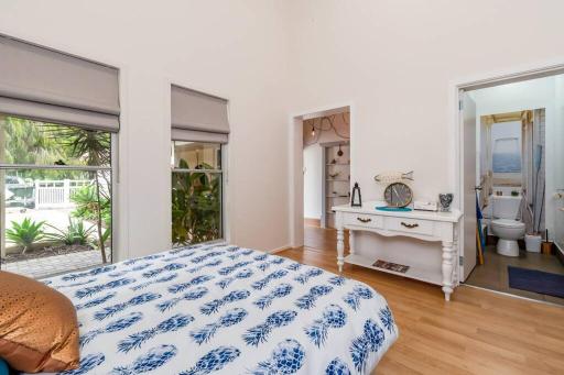 Gawler Townhouses 1C , 1 Queen bed - Housity