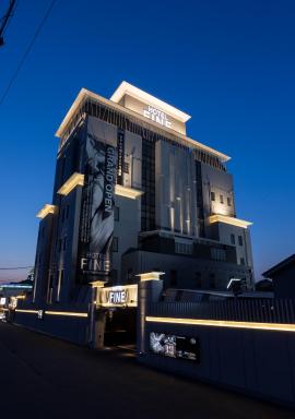 HOTEL FINE - INTO THE PREMlUM - - Housity