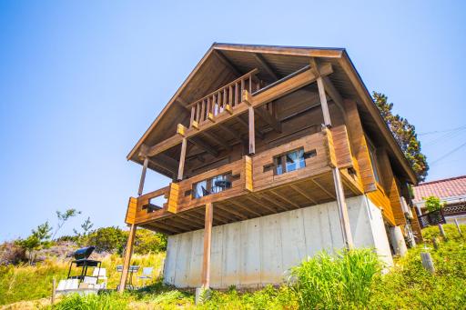 Awaji Seaside Log house in Goshiki - Housity