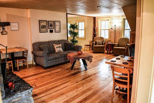 Brook Road Inn - Housity