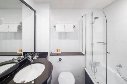Holiday Inn Peterborough West, an IHG Hotel - Housity